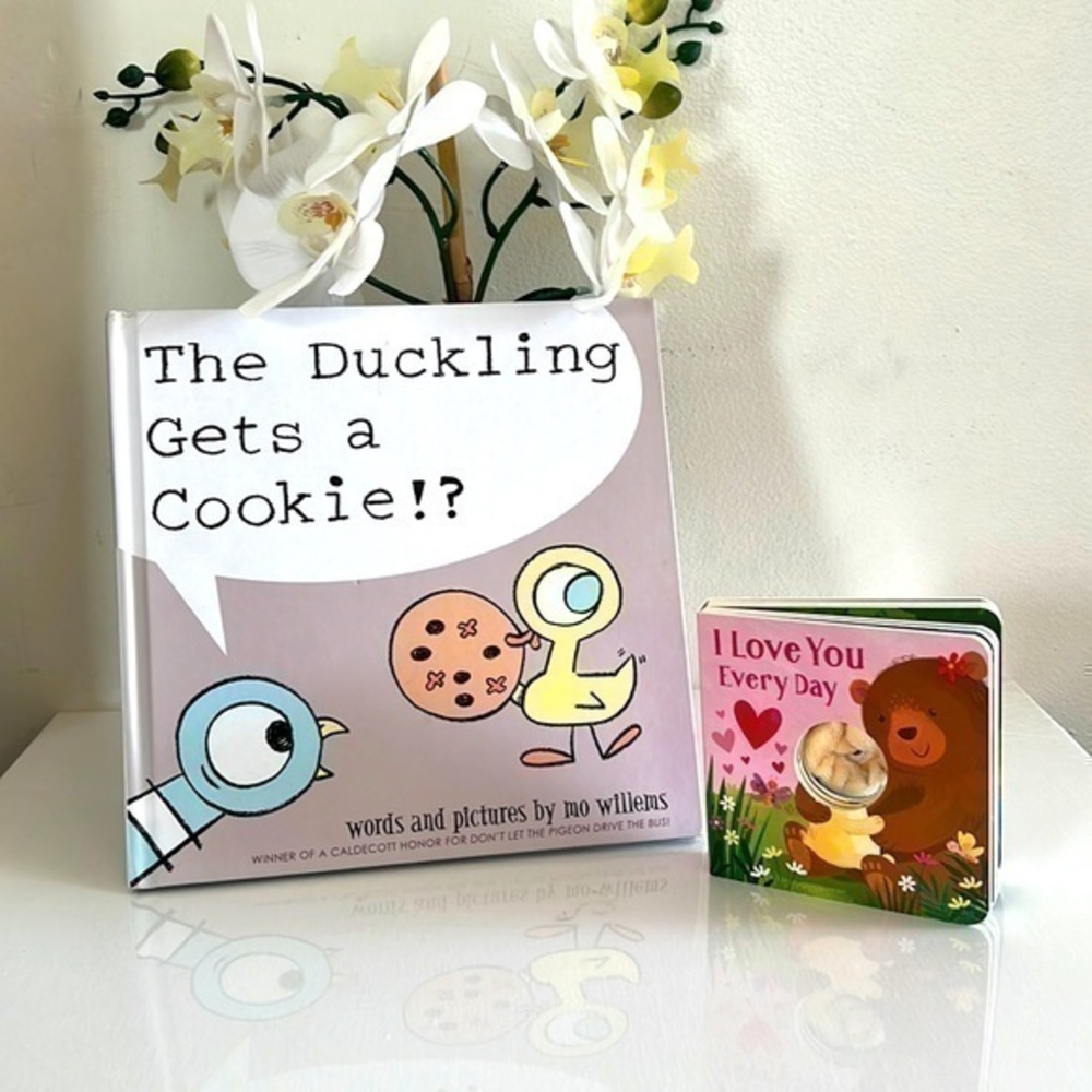 📚Book:The Duckling Gets a Cookie!? Mo Willems bundle I love you board book B001